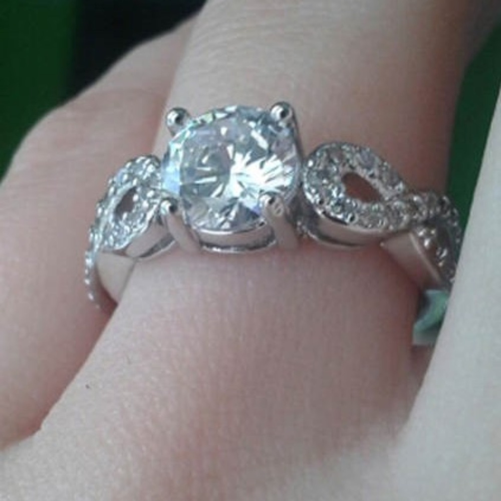 NEW 925 Sterling Silver 1.5  Cubic Zirconia Ring Size Size 8 - Picture 3 of 8